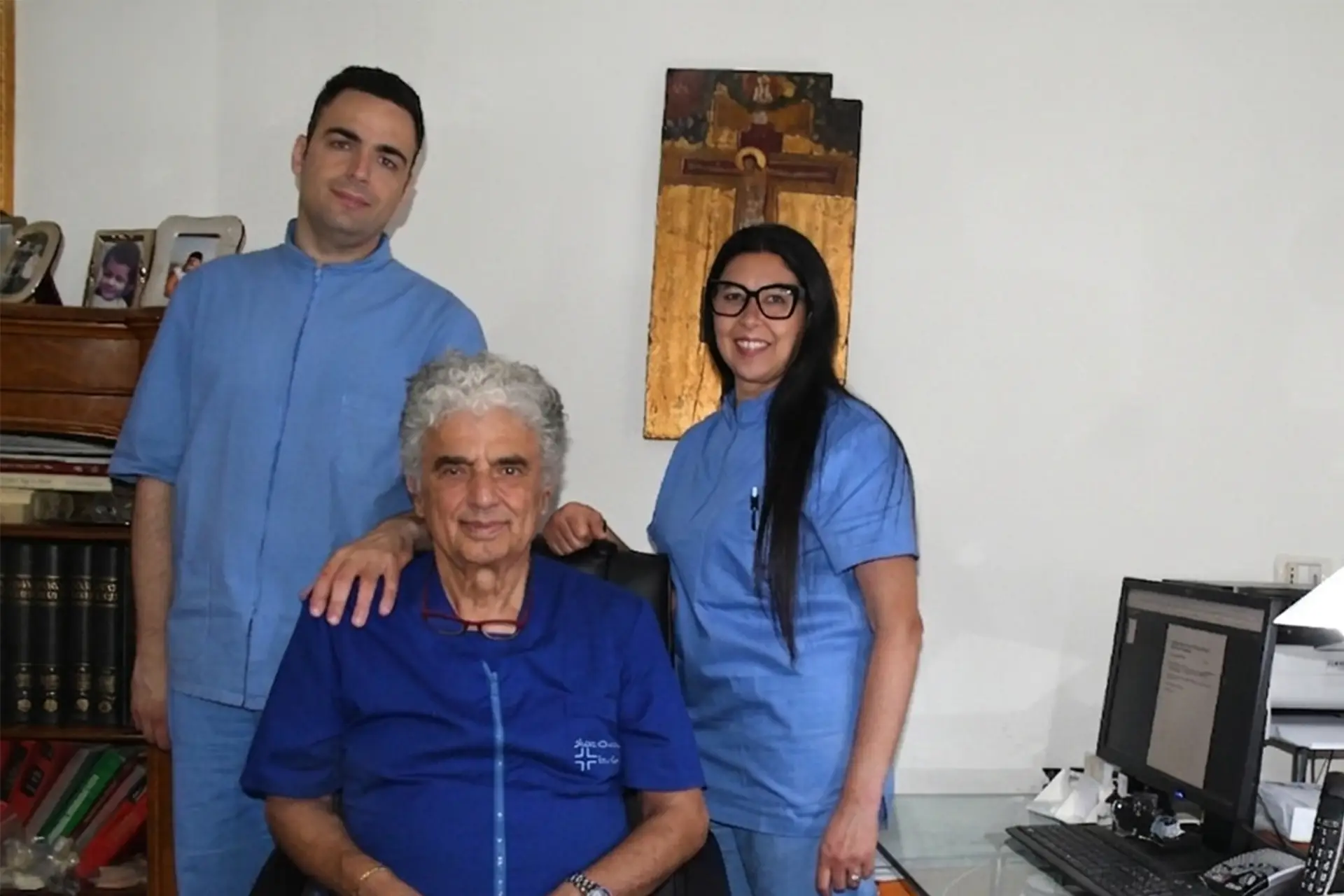 L'équipe dello Studio Dentistico Corona durante una seduta con una paziente